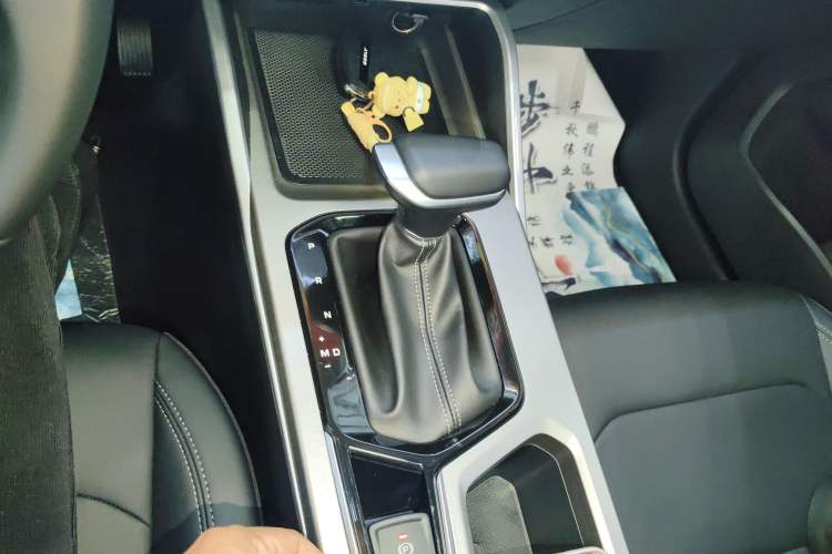 Used Geely Auto Emgrand 2026 Model 4th Generation 4 Millionth Anniversary Edition 1.5L CVT Feiyue Edition Gear Lever