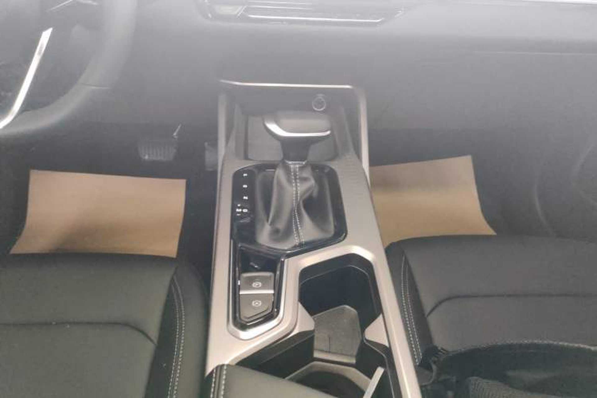 Used Geely Auto Emgrand 2026 Model 4th Generation 4 Millionth Anniversary Edition 1.5L CVT Feiyue Edition Gear Lever
