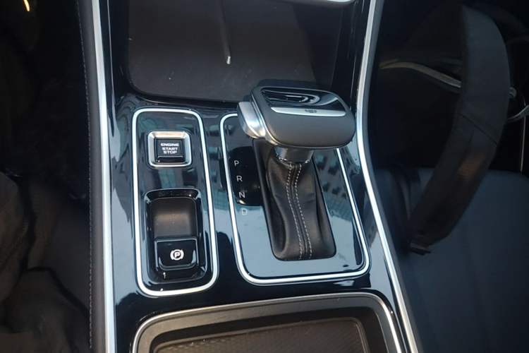 Used Geely Auto Emgrand 2026 Model 5th Generation 1.5L CVT Luxury Edition Gear Lever