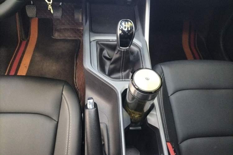 Used Geely Auto Emgrand 2026 Model 4th Generation 4 Millionth Anniversary Edition 1.5L Manual Overdrive Edition Gear Lever