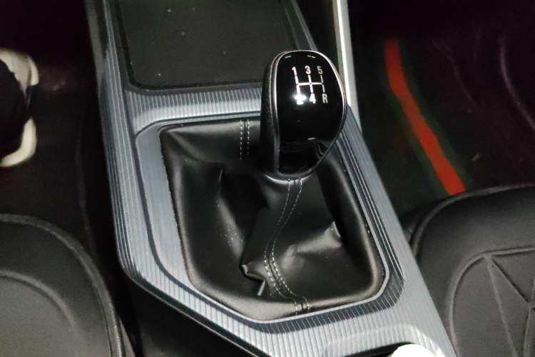 Used Geely Auto Emgrand 2026 Model 4th Generation 4 Millionth Anniversary Edition 1.5L Manual Overdrive Edition Gear Lever