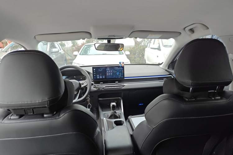 Used Geely Auto Emgrand 2026 Model 4th Generation 4 Millionth Anniversary Edition 1.5L Manual Overdrive Edition Headliner