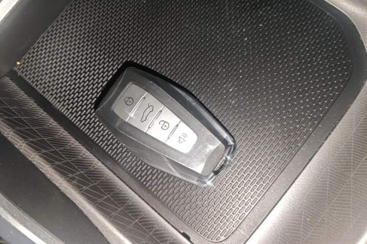 Used Geely Auto Emgrand 2026 Model 4th Generation 4 Millionth Anniversary Edition 1.5L CVT Overdrive Edition Interior 1