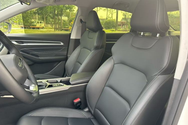 Used Geely Auto Emgrand 2026 Model 4th Generation 4 Millionth Anniversary Edition 1.5L CVT Overdrive Edition Interior 3