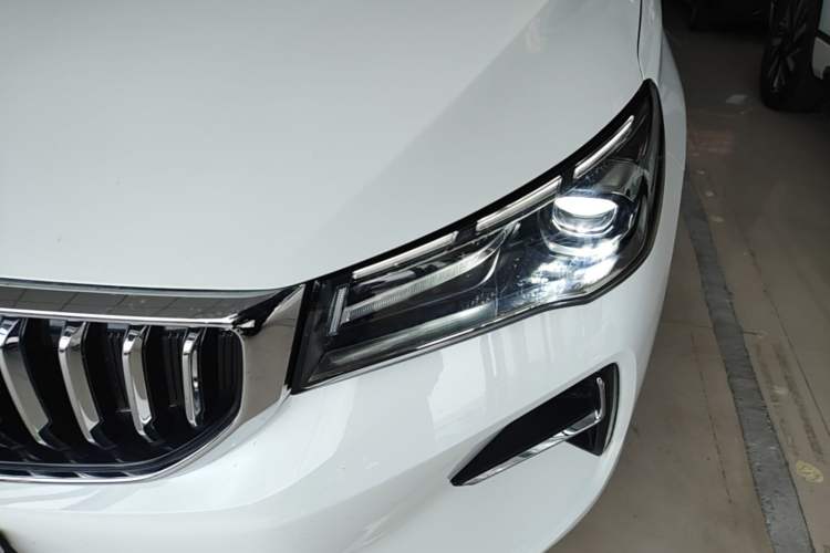 Used Geely Auto Emgrand 2026 Model 4th Generation 4 Millionth Anniversary Edition 1.5L CVT Overdrive Edition Left Front Headlight