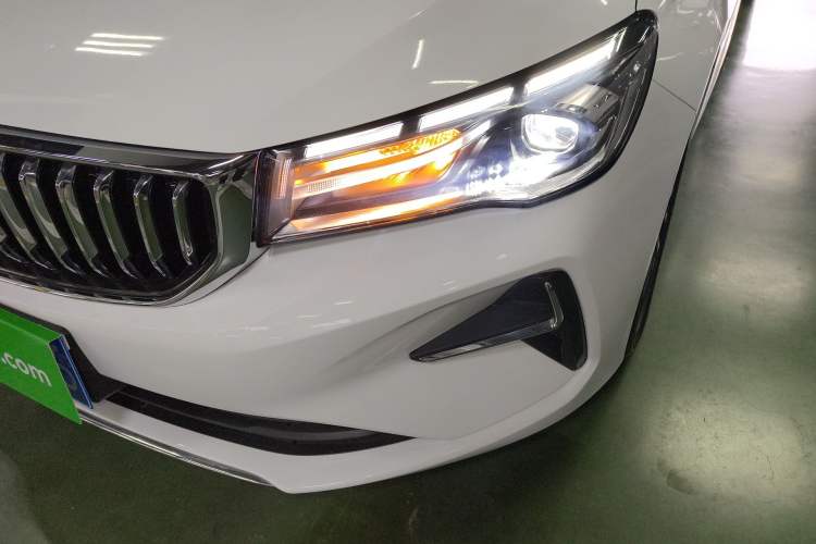 Used Geely Auto Emgrand 2026 Model 4th Generation 4 Millionth Anniversary Edition 1.5L CVT Feiyue Edition Left Front Headlight