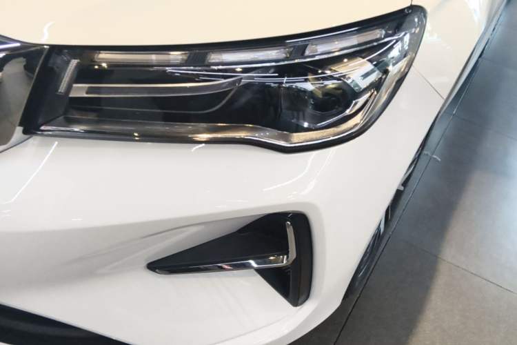 Used Geely Auto Emgrand 2026 Model 4th Generation 4 Millionth Anniversary Edition 1.5L CVT Overdrive Edition Left Front Headlight