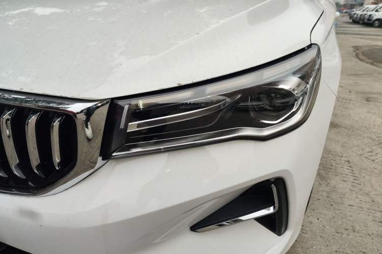 Used Geely Auto Emgrand 2026 Model 4th Generation 4 Millionth Anniversary Edition 1.5L Manual Overdrive Edition Left Front Headlight
