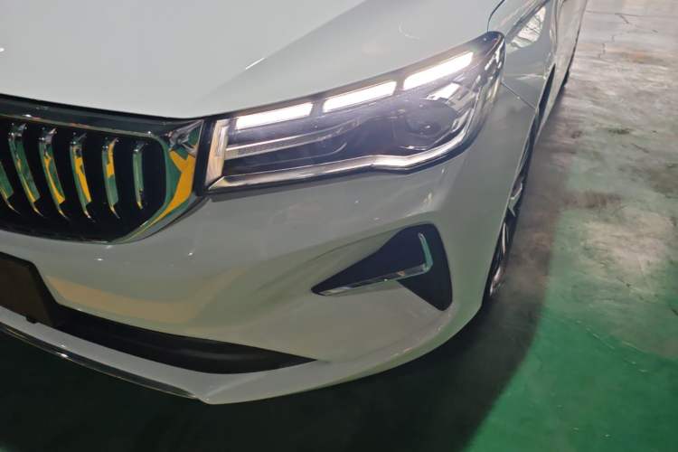 Used Geely Auto Emgrand 2026 Model 4th Generation 4 Millionth Anniversary Edition 1.5L Manual Overdrive Edition Left Front Headlight