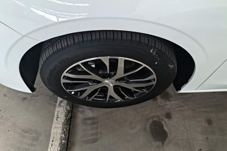 Used Geely Auto Emgrand 2026 Model 4th Generation 4 Millionth Anniversary Edition 1.5L CVT Overdrive Edition Left Front Wheel Hub