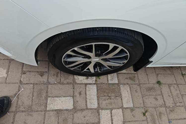 Used Geely Auto Emgrand 2026 Model 4th Generation 4 Millionth Anniversary Model 1.5L CVT Starry Edition Left Front Wheel Hub