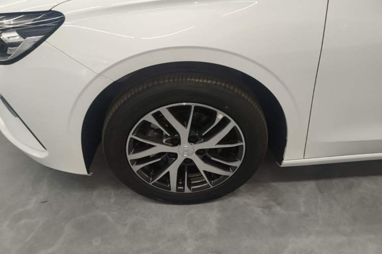 Used Geely Auto Emgrand 2026 Model 4th Generation 4 Millionth Anniversary Edition 1.5L CVT Overdrive Edition Left Front Wheel Hub
