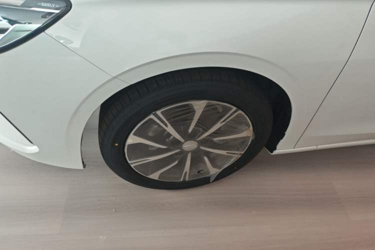 Used Geely Auto Emgrand 2026 Model 4th Generation 4 Millionth Anniversary Edition 1.5L CVT Feiyue Edition Left Front Wheel Hub