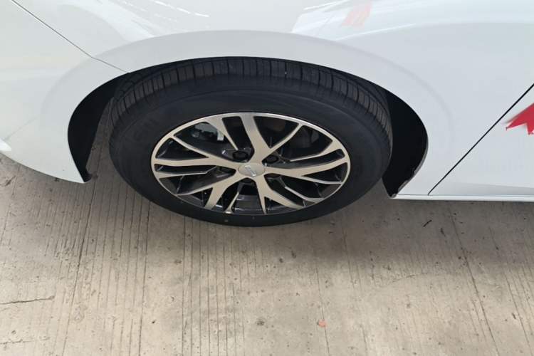 Used Geely Auto Emgrand 2026 Model 4th Generation 4 Millionth Anniversary Edition 1.5L CVT Overdrive Edition Left Front Wheel Hub