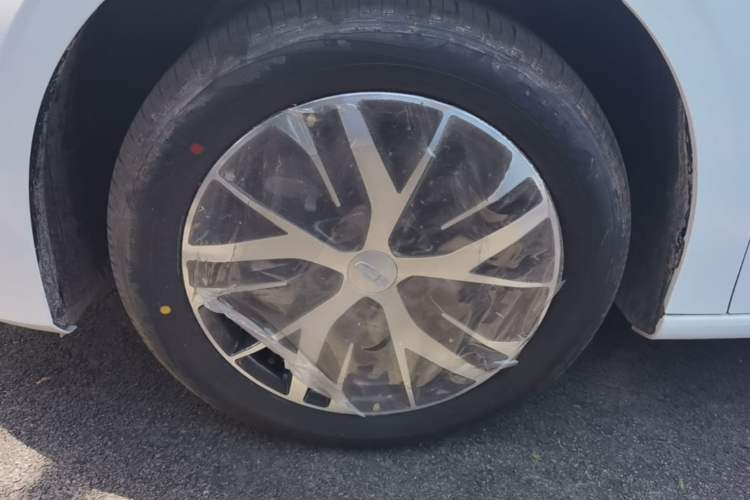 Used Geely Auto Emgrand 2026 Model 4th Generation 4 Millionth Anniversary Edition 1.5L CVT Overdrive Edition Left Front Wheel Hub