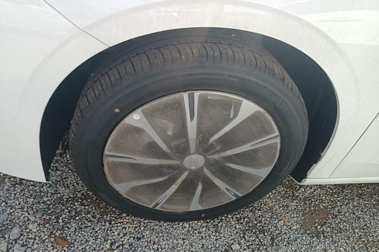 Used Geely Auto Emgrand 2026 Model 4th Generation 4 Millionth Anniversary Edition 1.5L CVT Feiyue Edition Left Front Wheel Hub