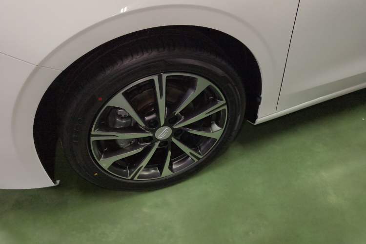 Used Geely Auto Emgrand 2026 Model 4th Generation 4 Millionth Anniversary Edition 1.5L CVT Feiyue Edition Left Front Wheel Hub
