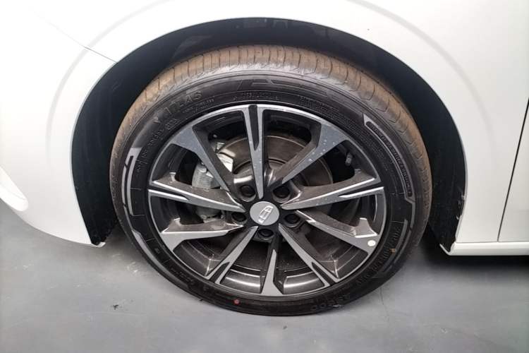 Used Geely Auto Emgrand 2026 Model 4th Generation 4 Millionth Anniversary Edition 1.5L CVT Feiyue Edition Left Front Wheel Hub
