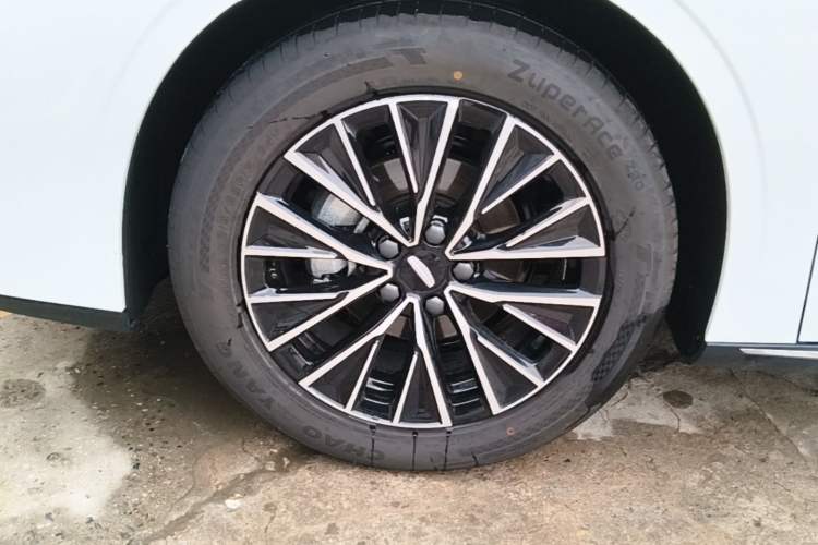 Used Geely Auto Emgrand 2026 Model 5th Generation 1.5L CVT Prestige Edition Left Front Wheel Hub