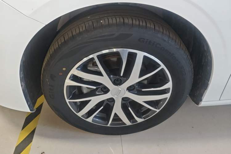 Used Geely Auto Emgrand 2026 Model 4th Generation 4 Millionth Anniversary Edition 1.5L CVT Overdrive Edition Left Front Wheel Hub