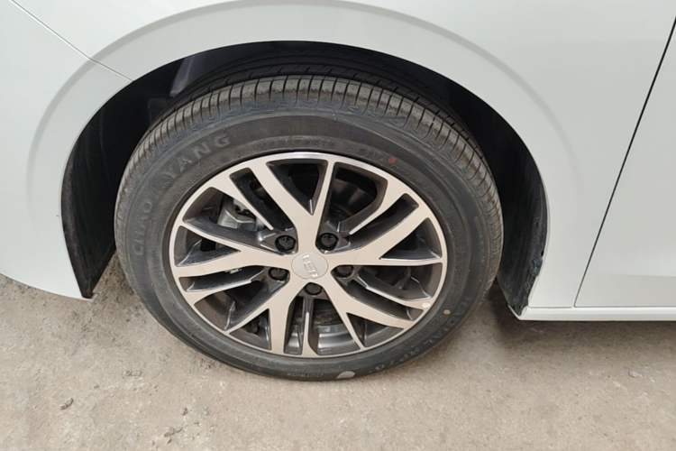 Used Geely Auto Emgrand 2026 Model 4th Generation 4 Millionth Anniversary Edition 1.5L CVT Overdrive Edition Left Front Wheel Hub