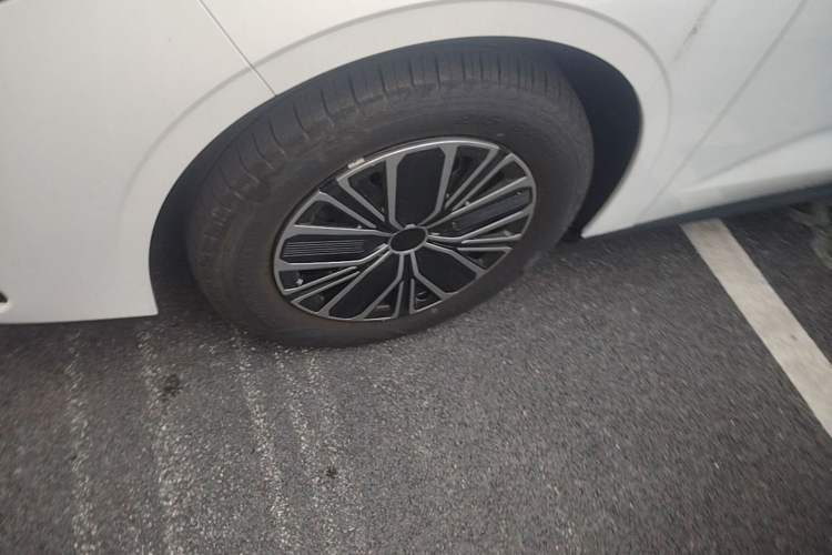 Used Geely Auto Emgrand 2026 Model 5th Generation 1.5L CVT Luxury Edition Left Front Wheel Hub