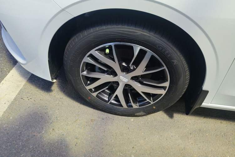 Used Geely Auto Emgrand 2026 Model 4th Generation 4 Millionth Anniversary Model 1.5L CVT Starry Edition Left Front Wheel Hub