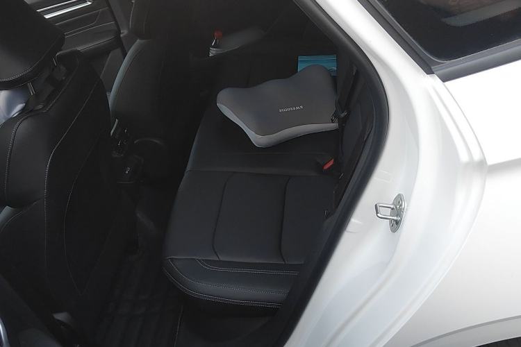 Used Geely Auto Emgrand 2026 Model 4th Generation 4 Millionth Anniversary Edition 1.5L CVT Overdrive Edition Left Rear Seat