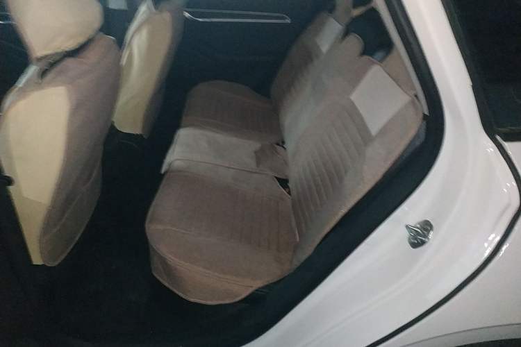 Used Geely Auto Emgrand 2026 Model 4th Generation 4 Millionth Anniversary Edition 1.5L CVT Overdrive Edition Left Rear Seat