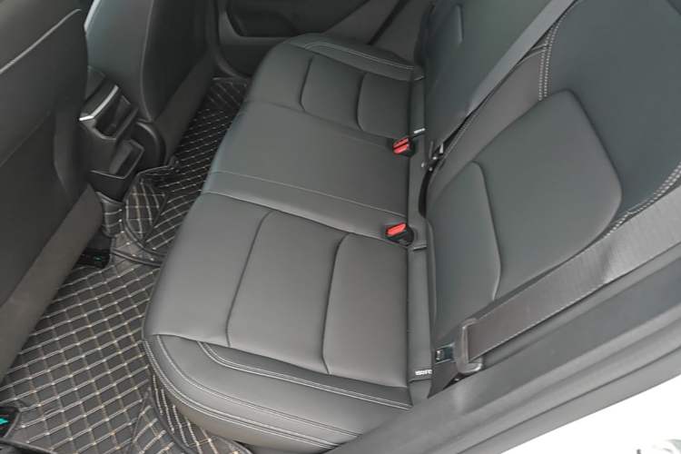 Used Geely Auto Emgrand 2026 Model 4th Generation 4 Millionth Anniversary Model 1.5L CVT Starry Edition Left Rear Seat