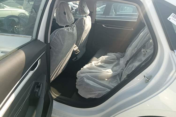 Used Geely Auto Emgrand 2026 Model 4th Generation 4 Millionth Anniversary Edition 1.5L CVT Feiyue Edition Left Rear Seat