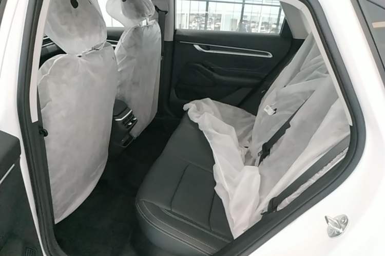 Used Geely Auto Emgrand 2026 Model 4th Generation 4 Millionth Anniversary Edition 1.5L CVT Overdrive Edition Left Rear Seat