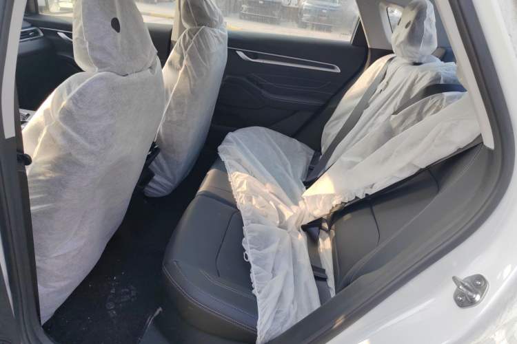 Used Geely Auto Emgrand 2026 Model 4th Generation 4 Millionth Anniversary Edition 1.5L CVT Feiyue Edition Left Rear Seat
