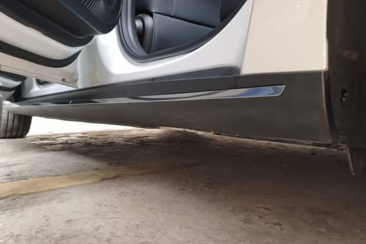 Used Geely Auto Emgrand 2026 Model 5th Generation 1.5T DCT Prestige Edition Left Side Sill
