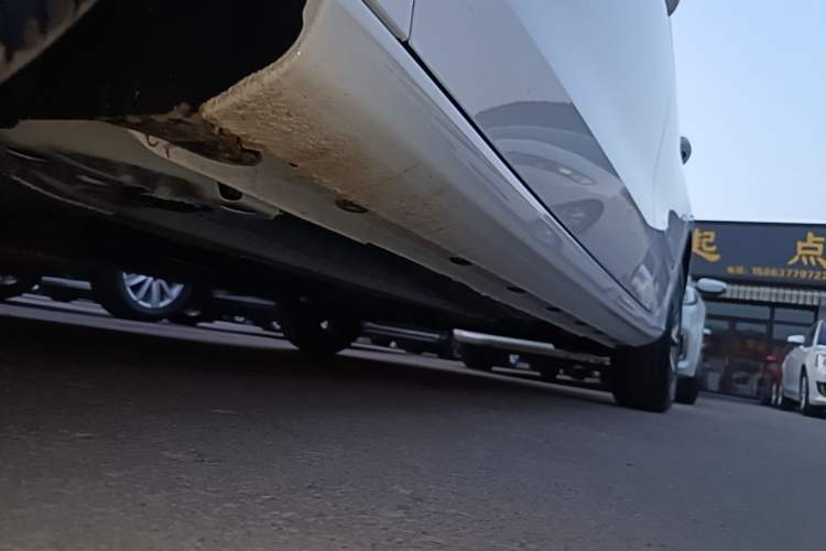 Used Geely Auto Emgrand 2026 Model 4th Generation 4 Millionth Anniversary Edition 1.5L CVT Overdrive Edition Left Side Sill