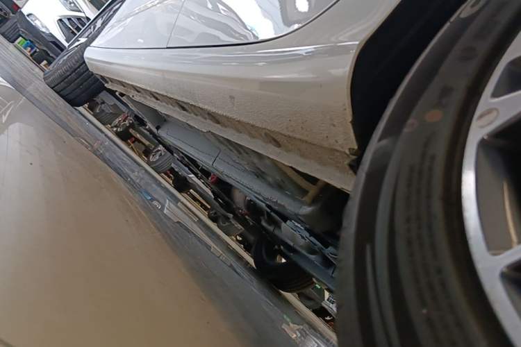 Used Geely Auto Emgrand 2026 Model 4th Generation 4 Millionth Anniversary Edition 1.5L CVT Overdrive Edition Left Side Sill