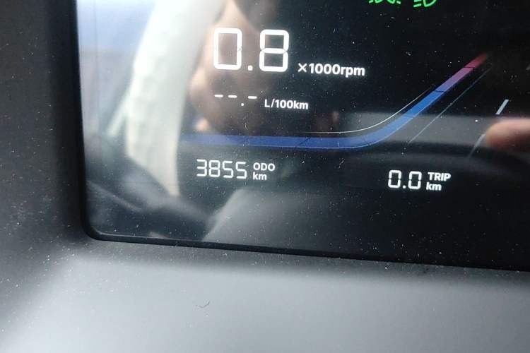 Used Geely Auto Emgrand 2026 Model 4th Generation 4 Millionth Anniversary Edition 1.5L CVT Overdrive Edition Odometer Close Up