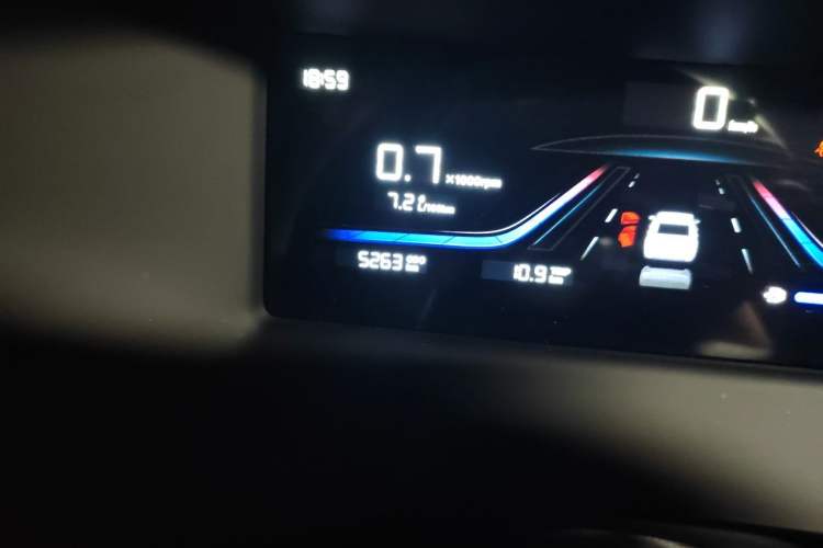 Used Geely Auto Emgrand 2026 Model 4th Generation 4 Millionth Anniversary Edition 1.5L Manual Overdrive Edition Odometer Close Up
