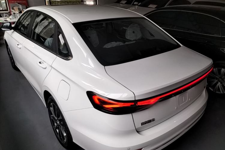 Used Geely Auto Emgrand 2026 Model 4th Generation 4 Millionth Anniversary Edition 1.5L CVT Feiyue Edition Rear Left 45 Deg
