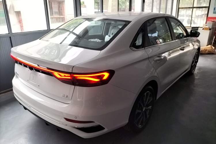 Used Geely Auto Emgrand 2026 Model 4th Generation 4 Millionth Anniversary Edition 1.5L CVT Feiyue Edition Rear Right 45 Deg