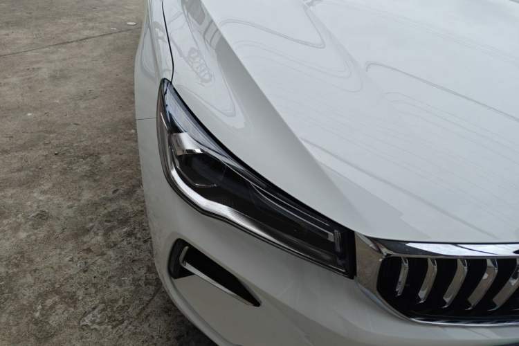 Used Geely Auto Emgrand 2026 Model 4th Generation 4 Millionth Anniversary Edition 1.5L Manual Overdrive Edition Right Front Headlight
