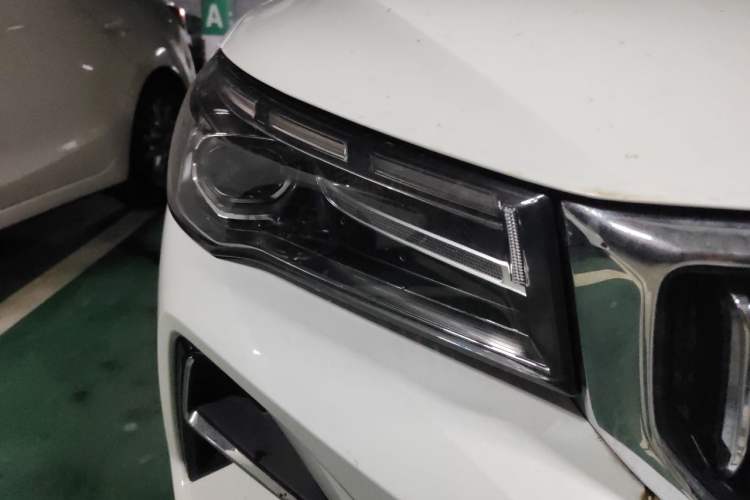 Used Geely Auto Emgrand 2026 Model 4th Generation 4 Millionth Anniversary Edition 1.5L Manual Overdrive Edition Right Front Headlight