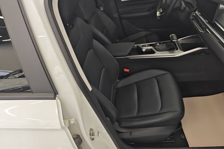 Used Geely Auto Emgrand 2026 Model 4th Generation 4 Millionth Anniversary Edition 1.5L CVT Overdrive Edition Right Front Seat