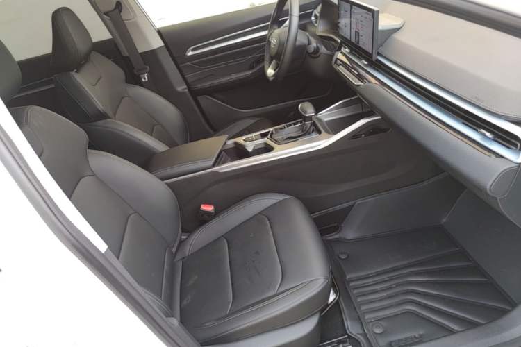 Used Geely Auto Emgrand 2026 Model 4th Generation 4 Millionth Anniversary Edition 1.5L CVT Feiyue Edition Right Front Seat