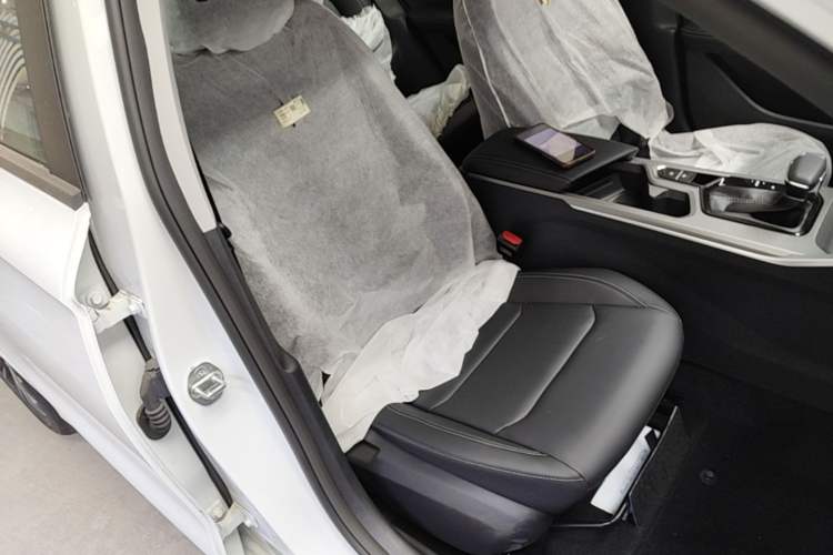Used Geely Auto Emgrand 2026 Model 4th Generation 4 Millionth Anniversary Edition 1.5L CVT Overdrive Edition Right Front Seat