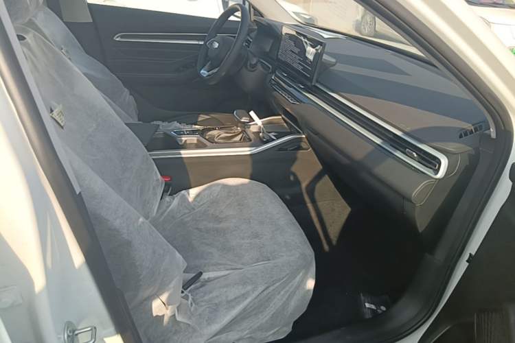 Used Geely Auto Emgrand 2026 Model 4th Generation 4 Millionth Anniversary Edition 1.5L CVT Feiyue Edition Right Front Seat