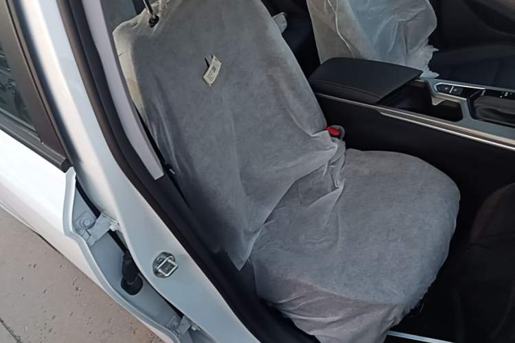 Used Geely Auto Emgrand 2026 Model 4th Generation 4 Millionth Anniversary Edition 1.5L CVT Overdrive Edition Right Front Seat