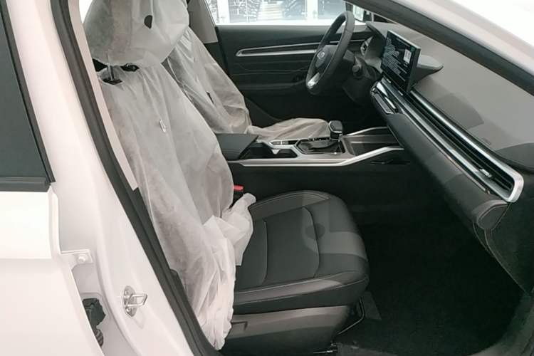 Used Geely Auto Emgrand 2026 Model 4th Generation 4 Millionth Anniversary Edition 1.5L CVT Overdrive Edition Right Front Seat
