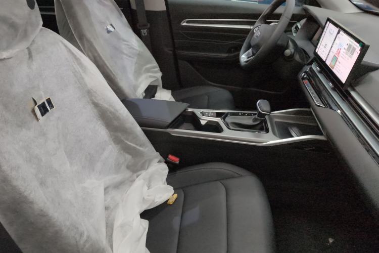 Used Geely Auto Emgrand 2026 Model 4th Generation 4 Millionth Anniversary Edition 1.5L CVT Overdrive Edition Right Front Seat