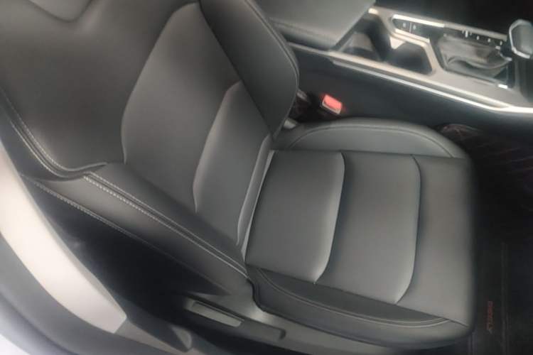 Used Geely Auto Emgrand 2026 Model 4th Generation 4 Millionth Anniversary Edition 1.5L CVT Overdrive Edition Right Front Seat